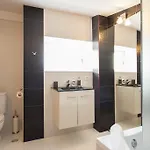 아파트 Joivy Bright 2br Apt With River Views &balcony In Alfama, Moments From Santa Apolonia Train Station