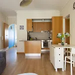 Joivy Bright 2br Apt With River Views &balcony In Alfama, Moments From Santa Apolonia Train Station Lisboa
