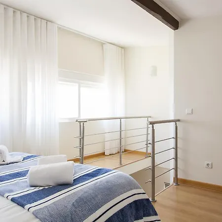 Joivy Bright 2br Apt With River Views &balcony In Alfama, Moments From Santa Apolonia Train Station * ליסבון
