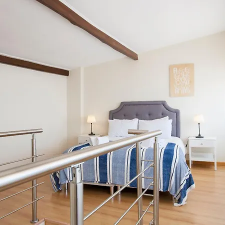 Joivy Bright 2br Apt With River Views &balcony In Alfama, Moments From Santa Apolonia Train Station Lisbon