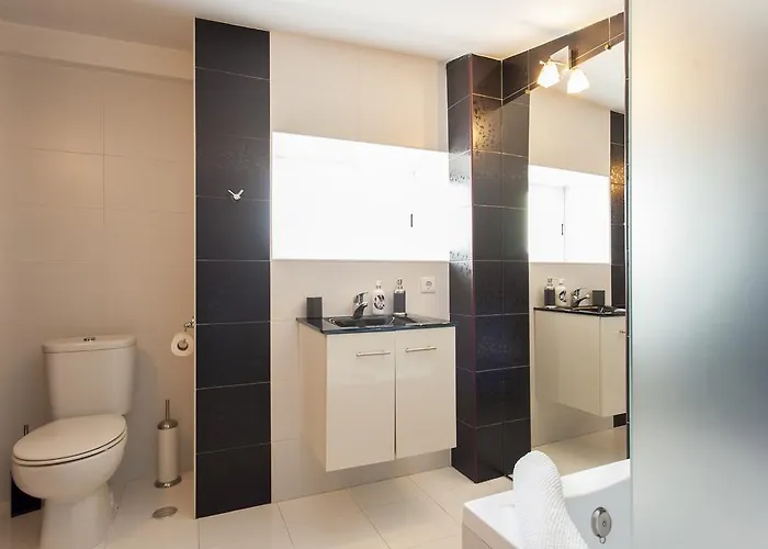 Apartment Joivy Bright 2br Apt With River Views &balcony In Alfama, Moments From Santa Apolonia Train Station