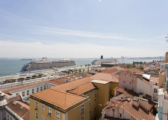 Apartment Joivy Bright 2br Apt With River Views &balcony In Alfama, Moments From Santa Apolonia Train Station *