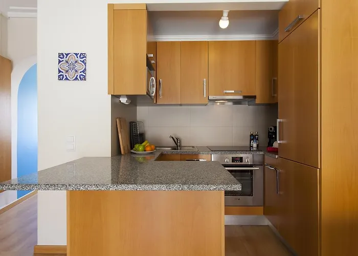 Joivy Bright 2br Apt With River Views &balcony In Alfama, Moments From Santa Apolonia Train Station Apartment