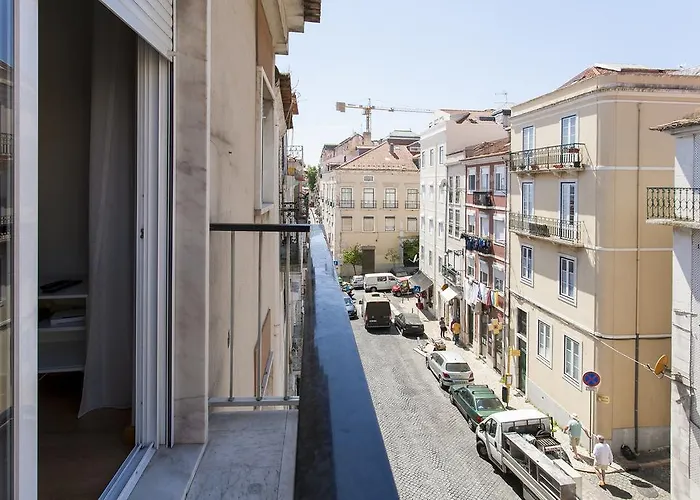 Joivy Bright 2br Apt With River Views &balcony In Alfama, Moments From Santa Apolonia Train Station Apartment *