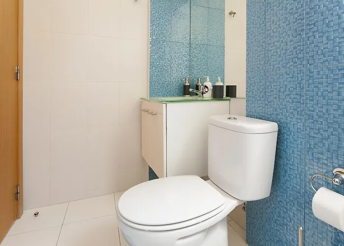 Apartment Joivy Bright 2br Apt With River Views &balcony In Alfama, Moments From Santa Apolonia Train Station *