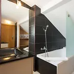 Joivy Bright 2br Apt With River Views &balcony In Alfama, Moments From Santa Apolonia Train Station * Lisboa