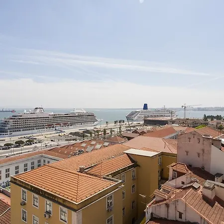 Apartment Joivy Bright 2br Apt With River Views &balcony In Alfama, Moments From Santa Apolonia Train Station *