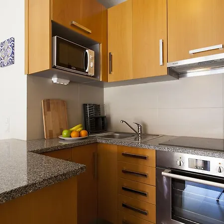 Joivy Bright 2br Apt With River Views &balcony In Alfama, Moments From Santa Apolonia Train Station Apartment Lisbon