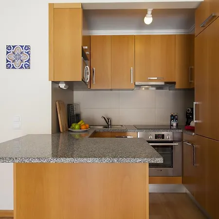 Joivy Bright 2br Apt With River Views &balcony In Alfama, Moments From Santa Apolonia Train Station Apartment