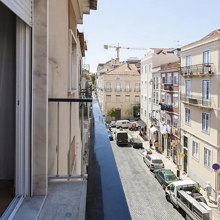 Joivy Bright 2br Apt With River Views &balcony In Alfama, Moments From Santa Apolonia Train Station Apartment *