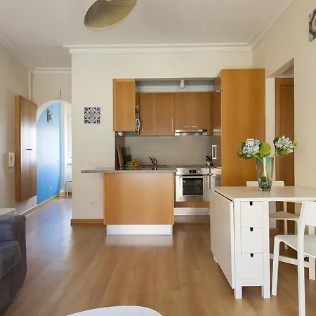 Joivy Bright 2br Apt With River Views &balcony In Alfama, Moments From Santa Apolonia Train Station ליסבון