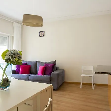 Apartment Joivy Bright 2br Apt With River Views &balcony In Alfama, Moments From Santa Apolonia Train Station Lisbon