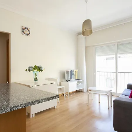 Joivy Bright 2br Apt With River Views &balcony In Alfama, Moments From Santa Apolonia Train Station Apartment Lisbon